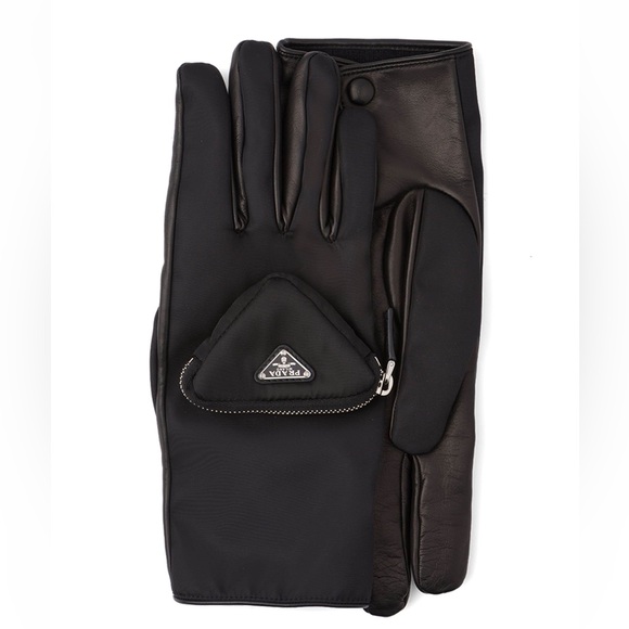 ** SOLD ** PRADA Black Pouch Detail Leather Gloves - Picture 1 of 3